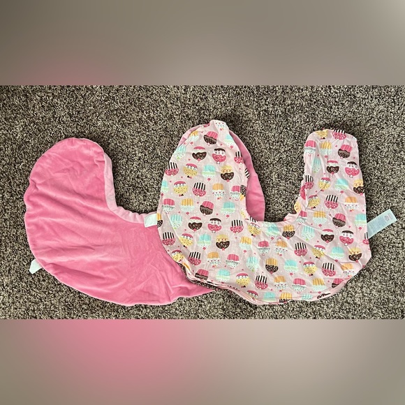 Two gorgeous Boppy pillow covers…🧁 - Picture 2 of 8
